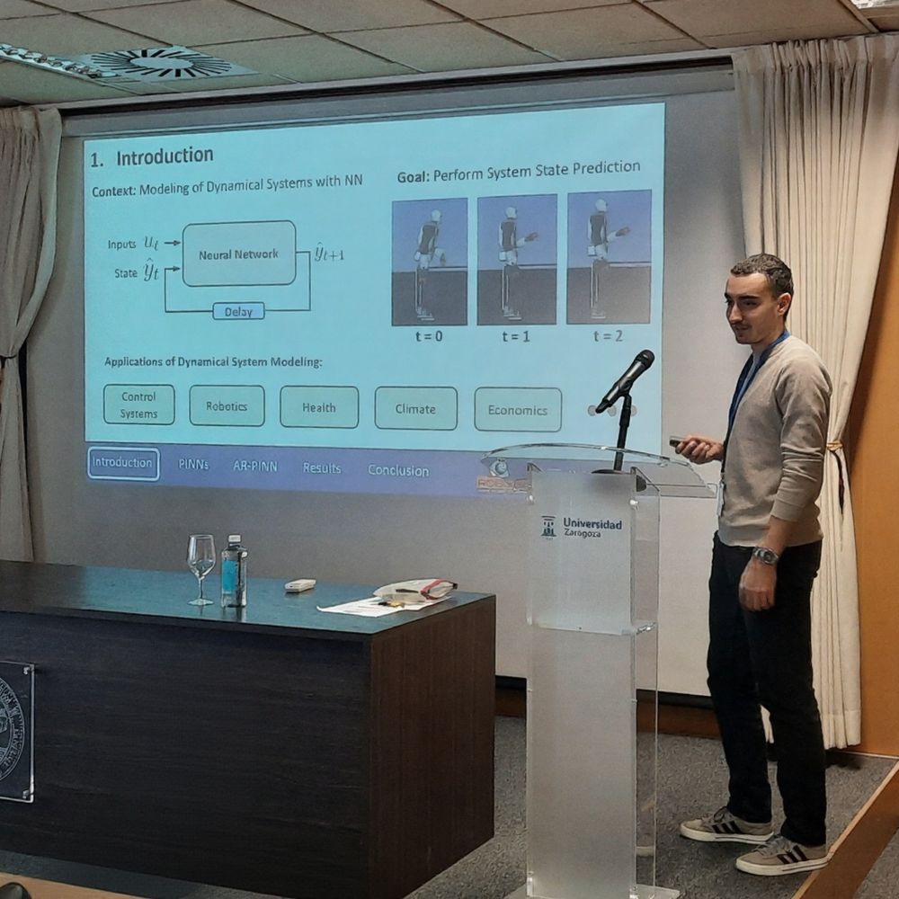 Javier Fañanás Anaya at a conference